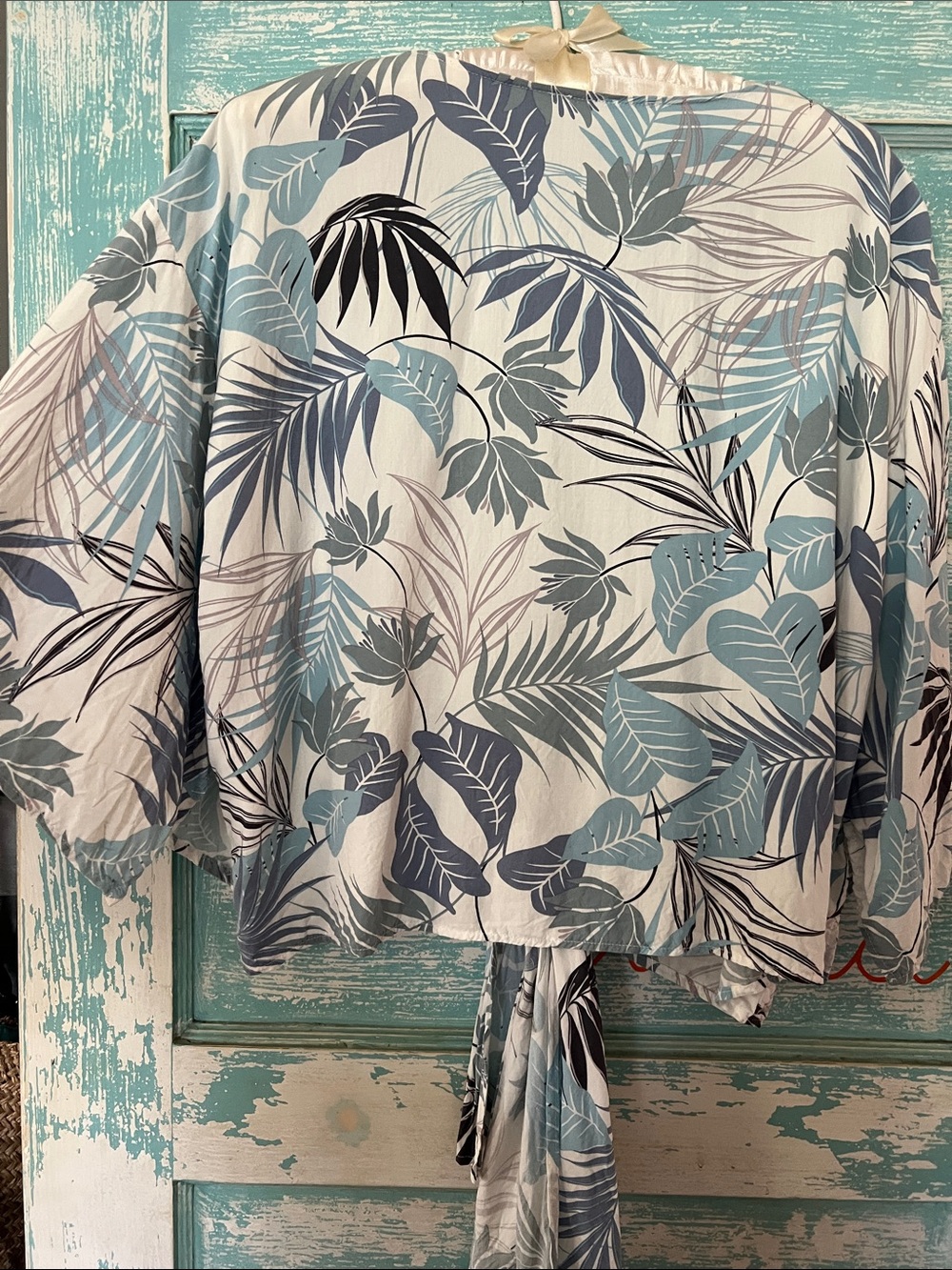 mahina Blue & White Tropical Leaf Kimono wrap top EUC blue aloha euc - Picture 6 of 7